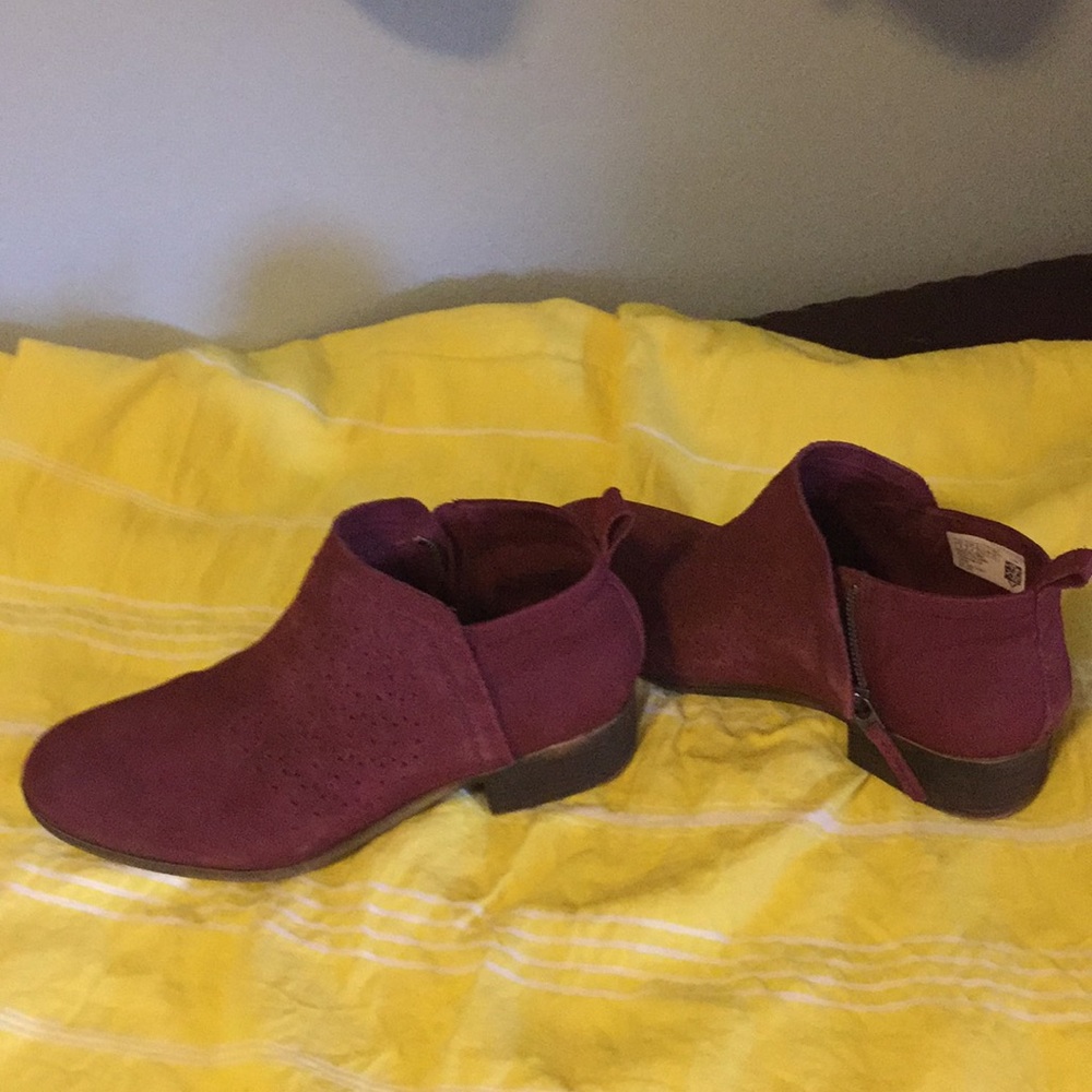 Toms suede raspberry booties